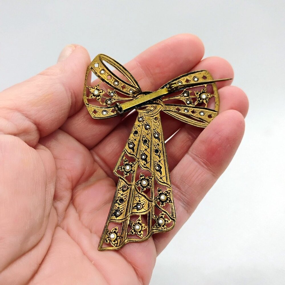 Vtg Art Deco Style Gold Tone Brass Ribbon Bow Brooch w/Faux Pearls & Stars - Picture 4 of 5